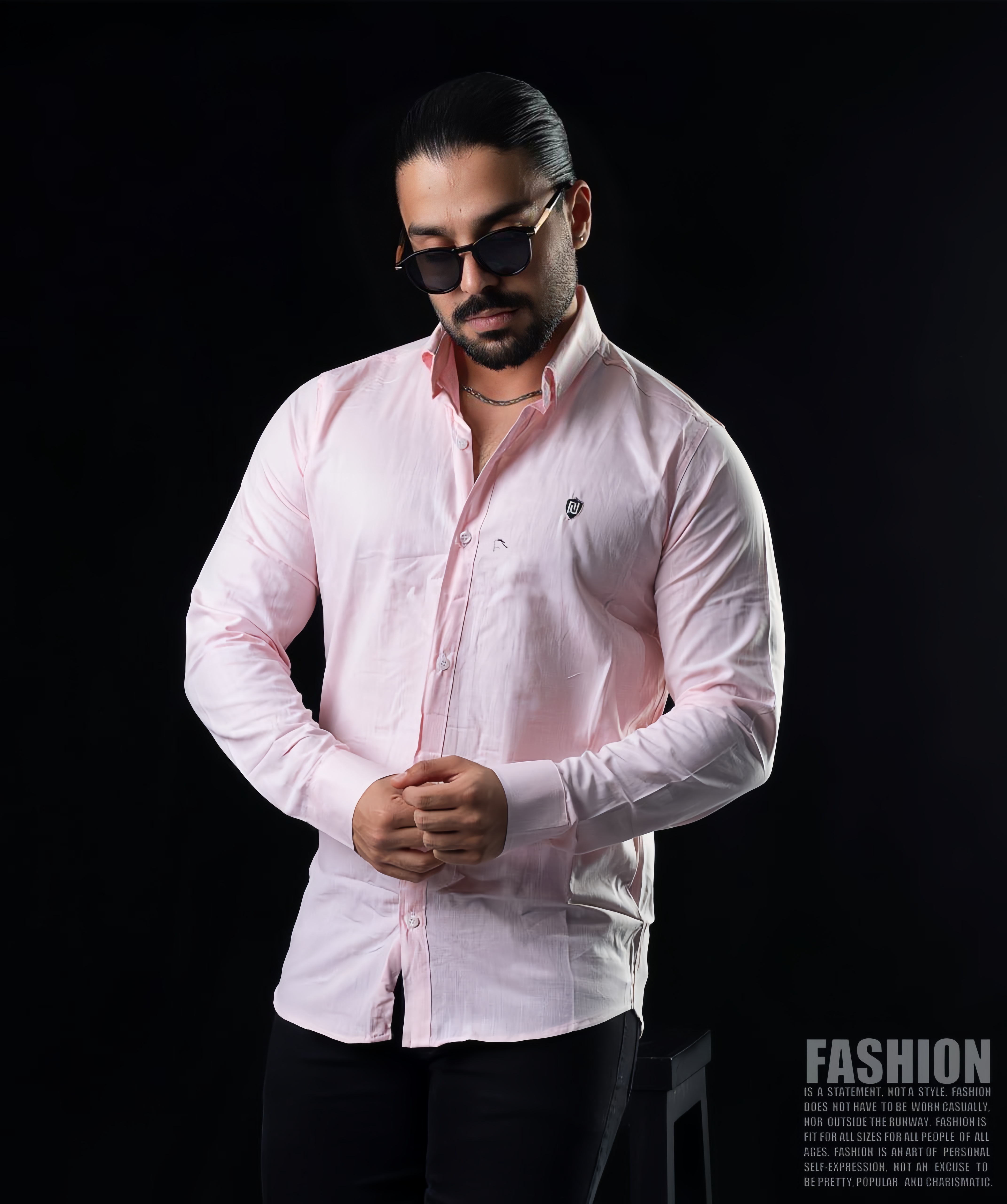 پیراهن مردانه آستین بلند با پارچه باکیفیت ترکیه، مناسب برای مجالس و محیطهای اداری