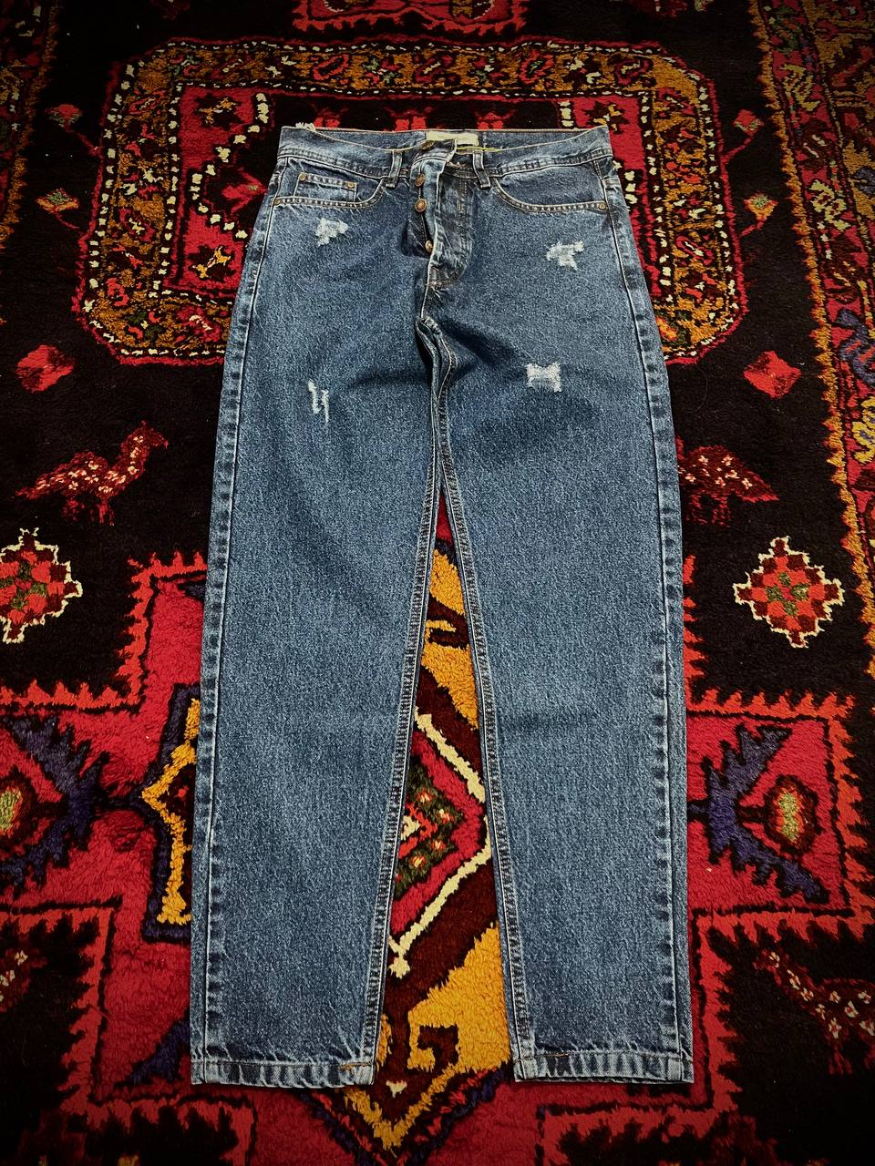 شلوار جین مردانه مدل مام فیت با طرح زاپ، جنس پنبهای کجراه، سایزبندی 31 تا 38