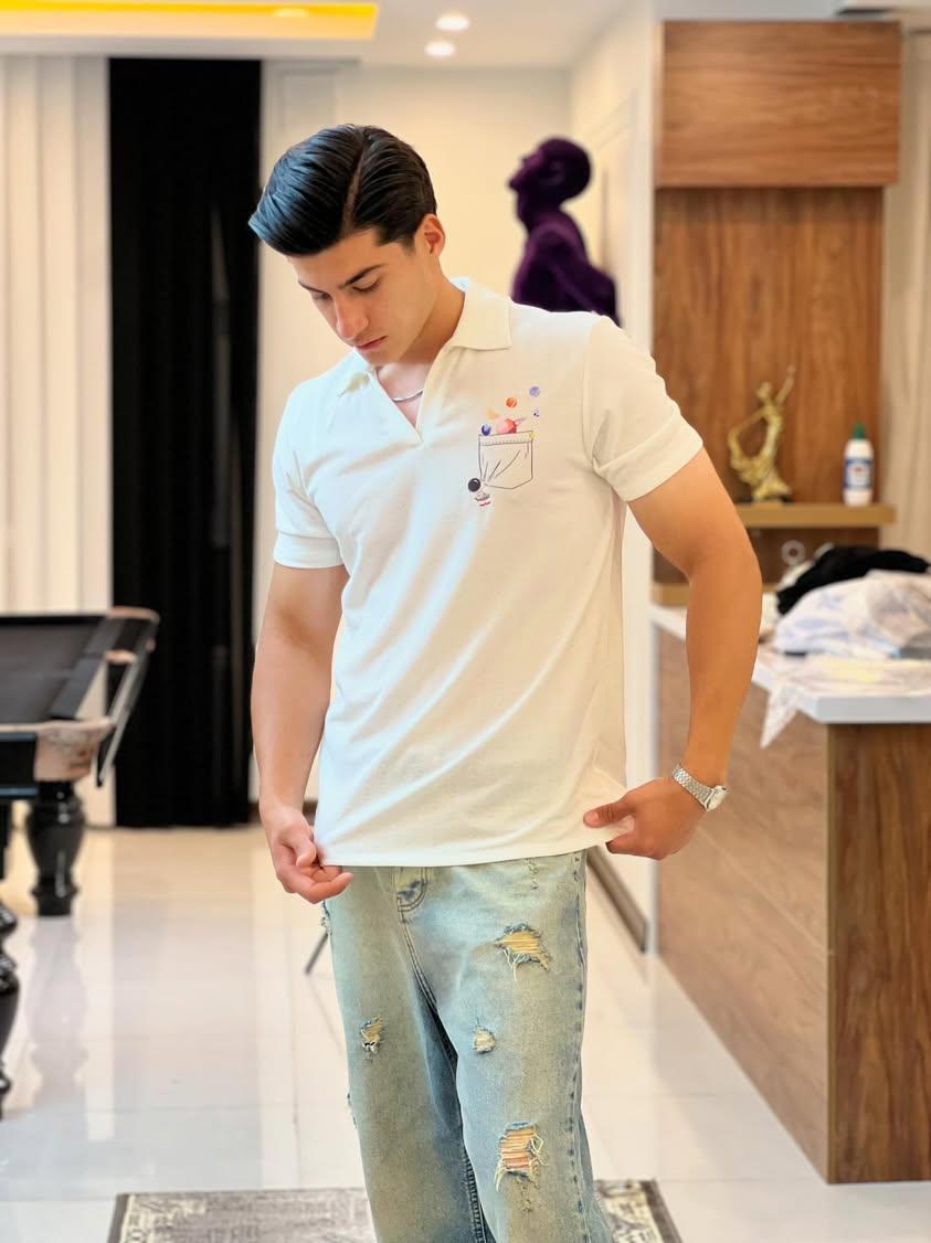 تیشرت یقهدار مردانه طرح فضانوردسفید