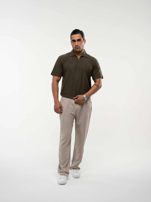 تیشرت مردانه نیمزیپ یقه ایستاده با پارچه مراکش پنبهای زیتونی