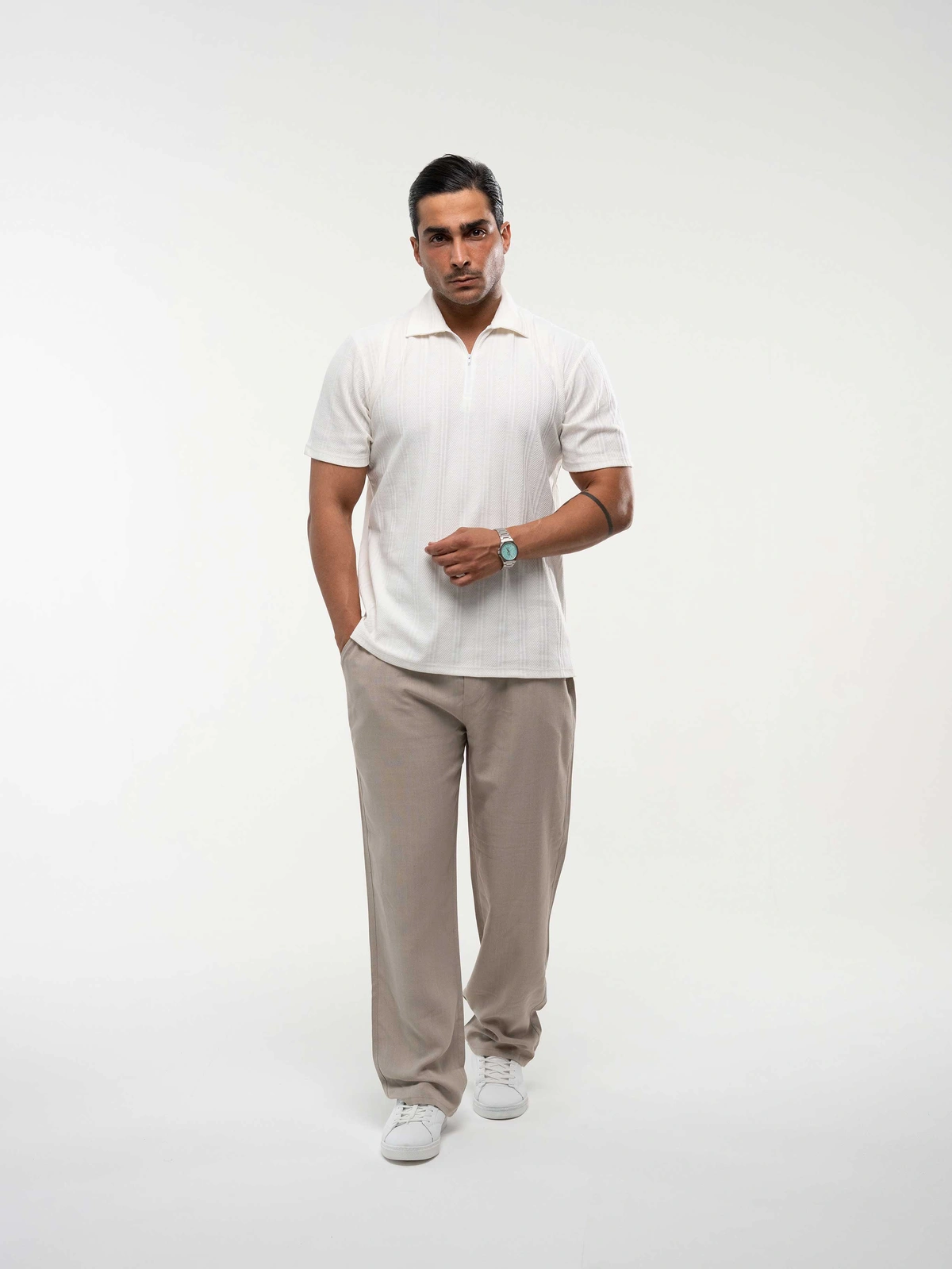 تیشرت مردانه نیمزیپ یقه ایستاده با پارچه مراکش پنبهای سفید