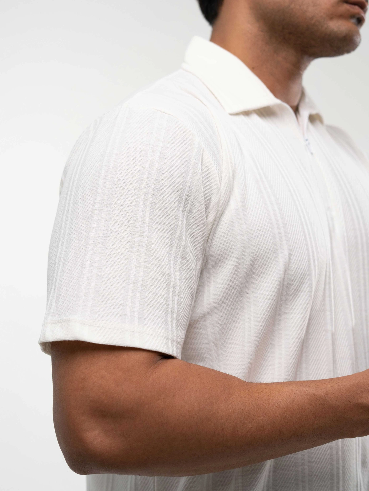 تیشرت مردانه نیمزیپ یقه ایستاده با پارچه مراکش پنبهای سفید