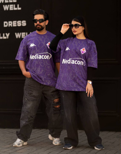 تیشرت مردانه فیورنتینا قواره لش – رنگ بنفش – طرح هواداری Fiorentina – پارچه مچنیست سنگشور