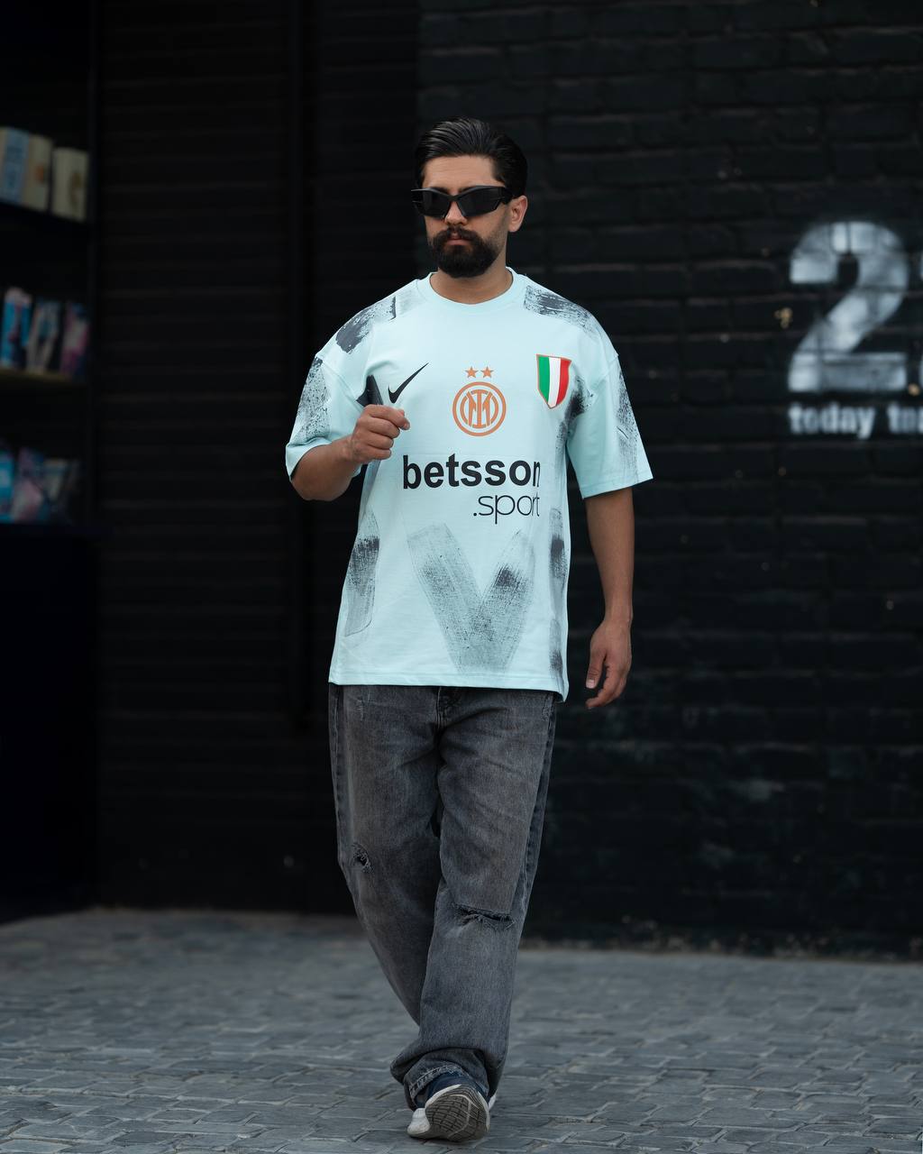 تیشرت مردانه اینترمیلان قواره لش – رنگ آبی روشن – مدل هواداری باشگاه اینتر – جنس پارچه مچنیست سنگشور