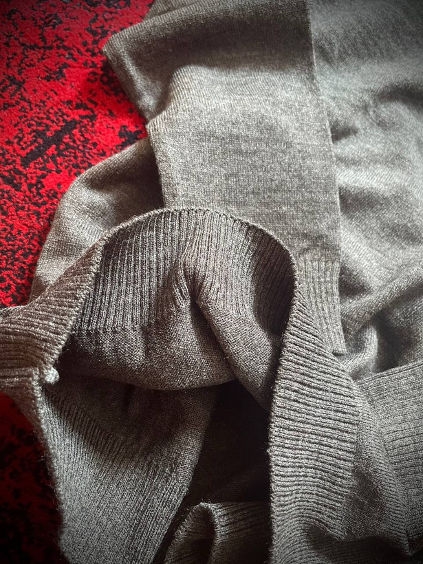 . بافت مردانه نخ پنبه اکرلیک یقهوی رنگ طوسی تیره