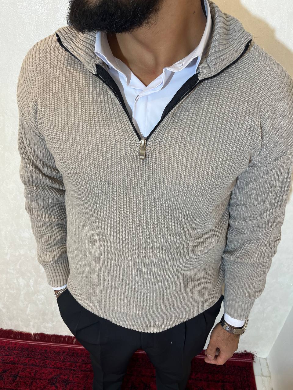 بافت مردانه نیمزیپ یقهدار در چهار رنگ طوسی روشن، طوسی تیره، کرم و مشکی – فریسایز مناسب XL تا 3XL