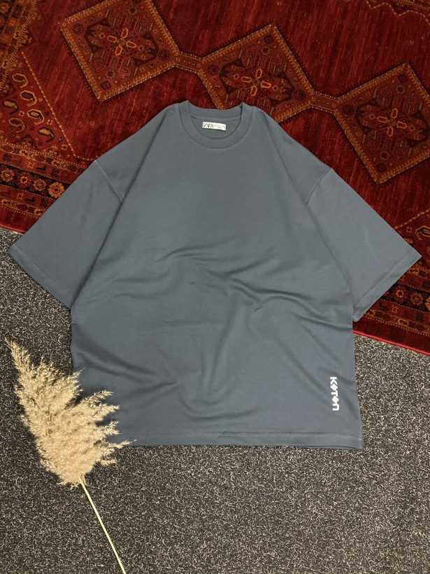 تیشرت بیسیک مردانه دورس دو نخ لاکرا با چاپ مینیمال KOTON در شش رنگ آبی یخی، قهوهای پاستیلی، طوسی، مشکی و شیری؛ سایزبندی L تا 2XL